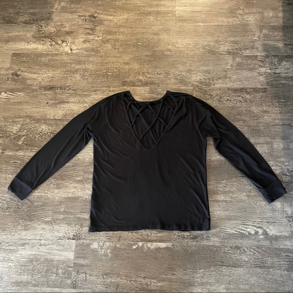 Long sleeve tshirt with  deep V back knotting detailing - Picture 6 of 6